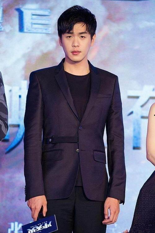 张若昀爆料娱乐圈小说,娱乐圈背后的小说世界 第2张 张若昀爆料娱乐圈小说,娱乐圈背后的小说世界 第2张